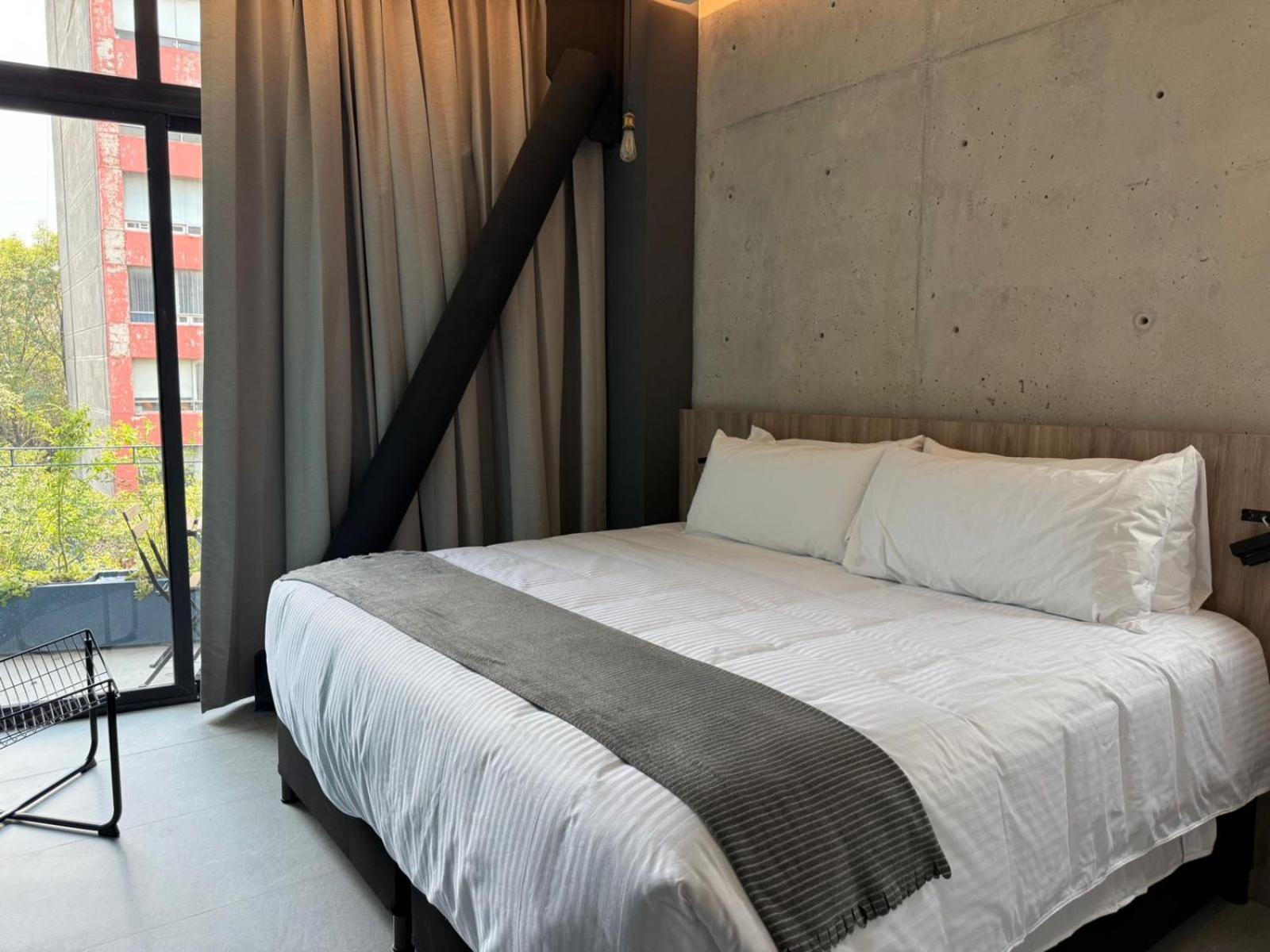 Street Art Roma Hotel